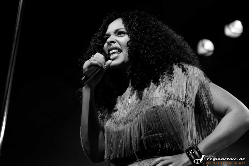 …In Heidelberg zeigte die charismatische Sängerin, warum sie als Soul-Queen von Deutschland betitelt wird…